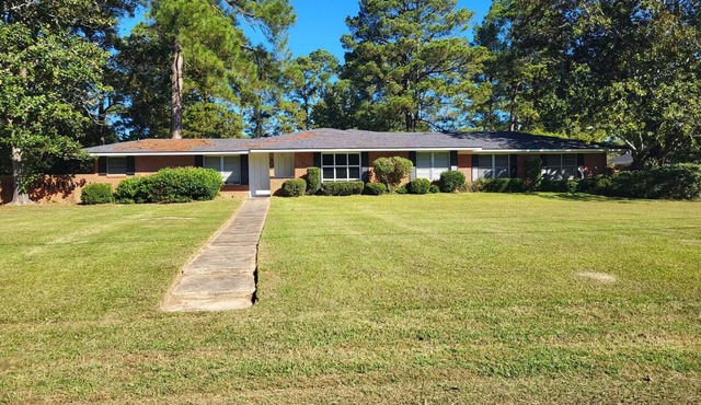 Spacious 4-bedroom house in welcoming West Monroe with AC
