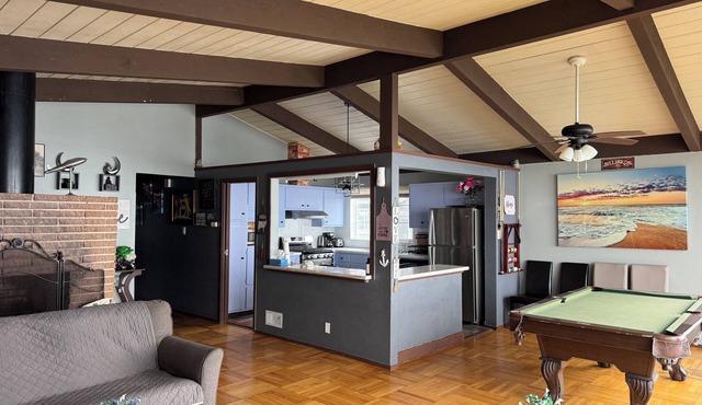 Spacious 4-Bedroom Vacation House with Panoramic Ocean View - 894