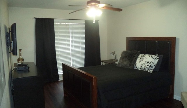 Spacious 4 Bedroom Vacation Home 6 Beds