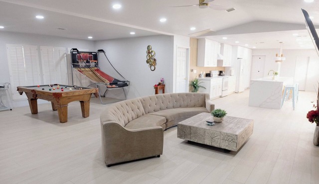 Spacious 4-bedroom villa with pool and family games