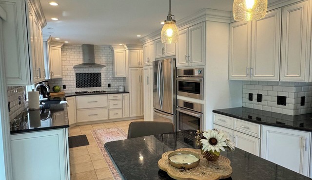 Spacious 4-bedroom Villa in Granger with game & fitness room, WiFi, close to ND