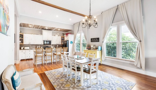 Spacious 4-bedroom w/full en suite baths - 1/2 mile from Covington Square!