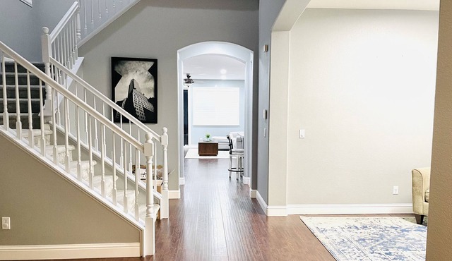 Spacious 4 bedrooms home in the heart of Elk Grove