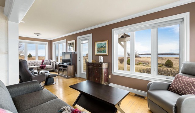 Spacious 4 bedrooms Villa, 30 min from Moncton