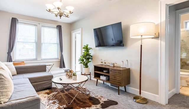 Spacious 4 BR/2 BA – 4 Min Walk to DT Ferndale!