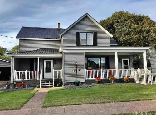 Spacious 4 BR 2BA Home with Bar and Fenced Yard