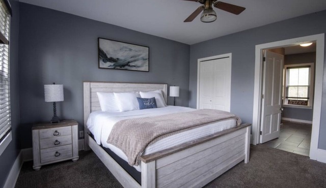 Spacious 4 BR 3BA Mins to Starved Rock
