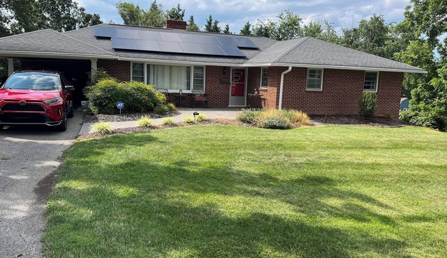 Spacious 4-BR House Close to Everything in Christiansburg, Blacksburg & Radford