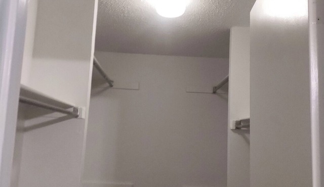 Spacious 4 BR house AC & WiFi in cool Universal City. Fenced yard, shop, RAFB
