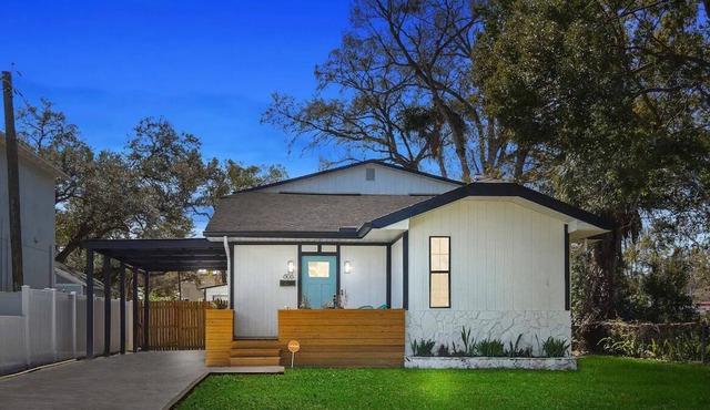 Spacious 4 Br Near FL Aquarium