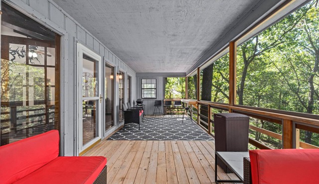 Spacious 4 BR Near Prairie Creek Marina –Sleeps 12