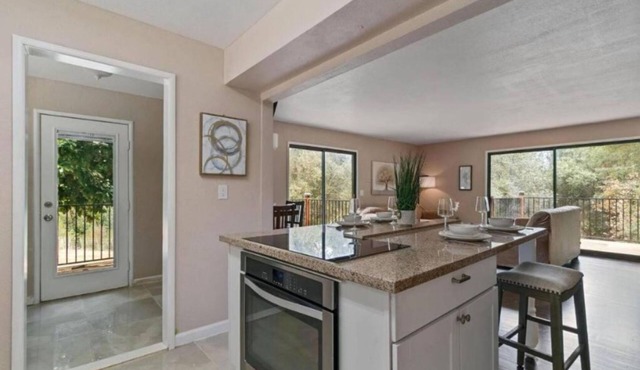 Spacious 4-BR Retreat in Auburn w/AC & King Bed