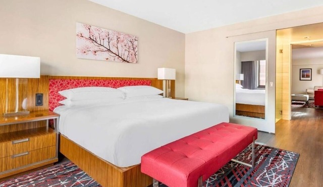Spacious 4 Family Suite in Central D.C. – Comfort Meets Style with Indoor Pool