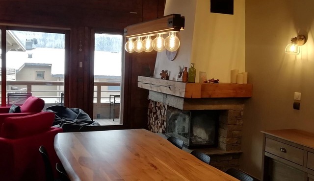 Spacious 4-Room Apt, Balcony, Fireplace, Parking in Bourg-Saint-Maurice