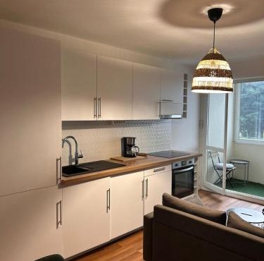 Spacious 4 bedroom family home 5 min from Caen