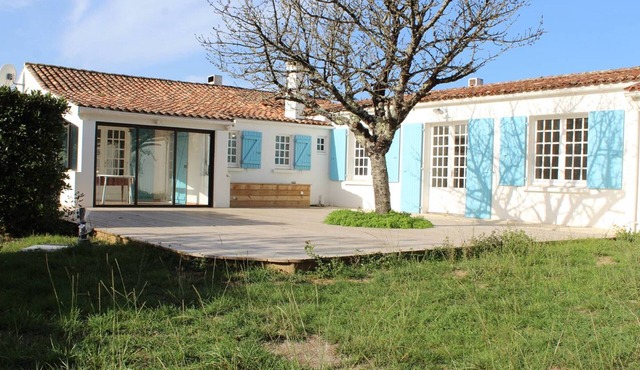 Spacious 4-bedroom house near the beach in Oléron