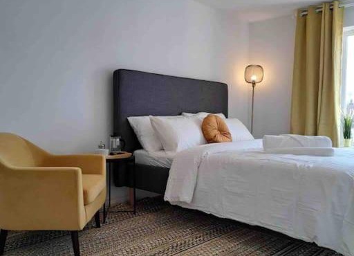 Spacious 4 Large Bedrooms Thurrock Grays 3 baths 1 ensuite Netflix Free Parking