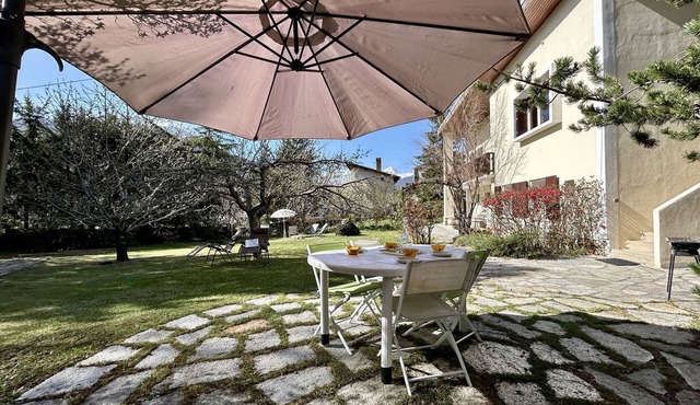 Spacious 4-Room Apartment with Garden & Parking - Sleeps 6, Briançon