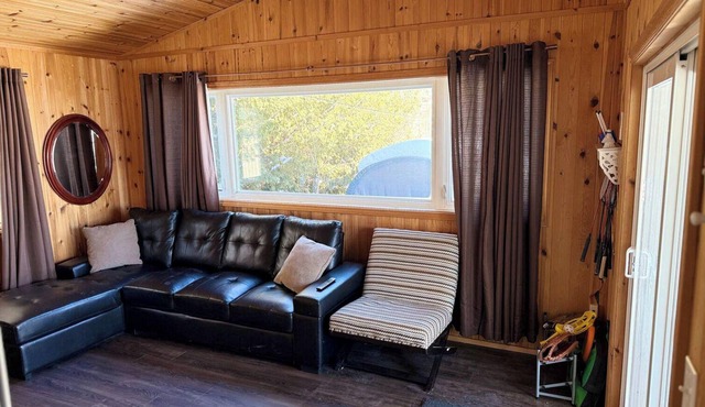Spacious 4 season cottage by Balsam Lake