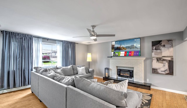 Spacious 4 BR house - One block from private beach w/beach passes