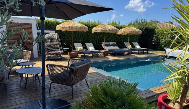 Spacious 4* villa with swimming pool near the ocean