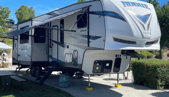 Spacious 40' 2020 Vengeance Rogue - A Luxury Home On Wheels