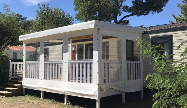 Spacious 40m² Mobile Home with Terrace