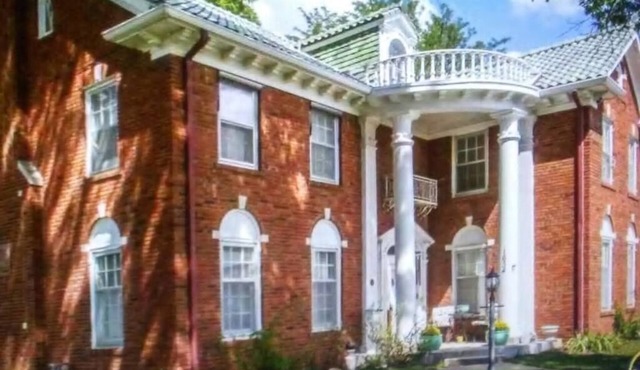 Spacious 4000 Sq Ft historic home, across from Washburn University; Near to Expo