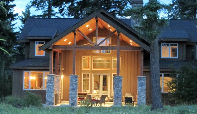 Spacious 4300 sf, Heated Garage Game Room, Golf Course View, 3 King Beds