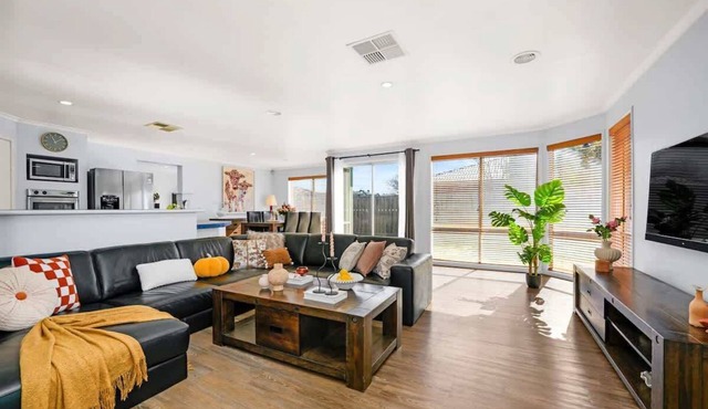 Spacious 4BR 2bath Family Home near Casey Central