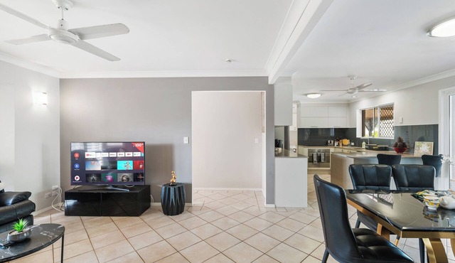 Spacious 4B Family Retreat in Cleveland