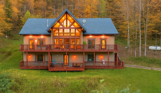 Spacious 4B w/private Loft Minutes from Snowshoe