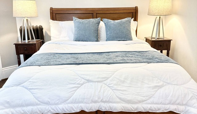 Spacious 4B2B Loft, 2-min to Brown,Walk to everything,Private Kitchen