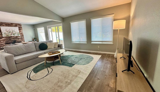 Spacious 4BD/2BA single story family home in safe and quiet neighborhood