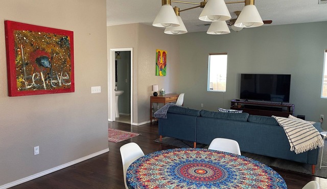 Spacious 4bd/3.5 bath house, Quiet Albuquerque Neighborhood