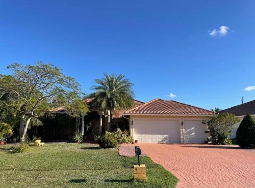 Spacious 4BD 3BA Dream Villa w LRG Backyard in PSL