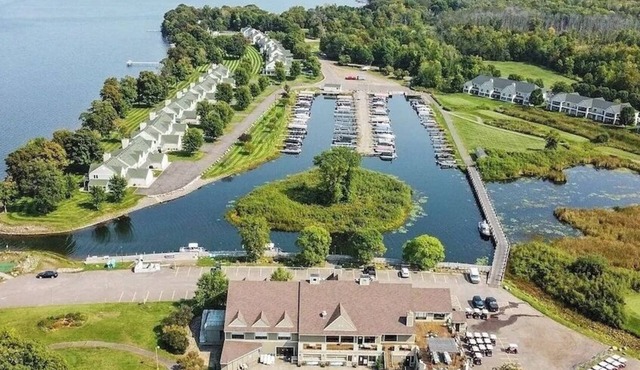 Spacious 4BD 3Bth townhouse on the peninsula!