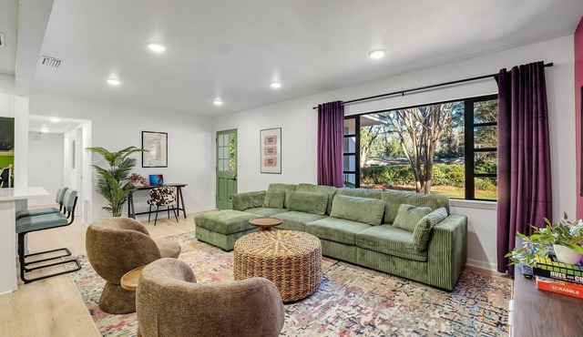 Spacious 4BD - Central Stay w/Backyard & Games