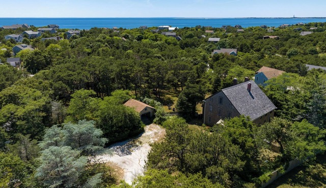 Spacious 4BD-Renovated Baths, A/C, Deck, Large Fenced-in Yard, 0.31 MI to Cape Cod Bay Assoc. Beach