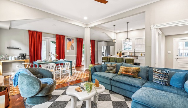 Spacious 4BD - Sleeps 10 - Movie Night & BBQ