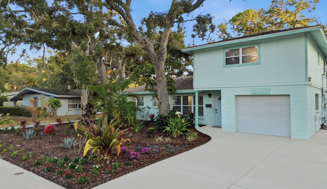 Spacious 4bdr 3bath House with Heated Pool near Downtown