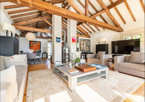 Spacious 4BDR Home Lake view Geneva Bellevue