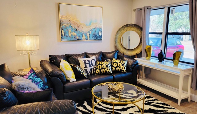 Spacious 4BE/2BA house with big yard in Downtown Plano