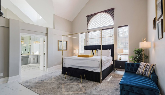 Spacious 4bed Lux n Home+GameRoom+LakeVw+Near Trilith Studio & Atlanta Airport.