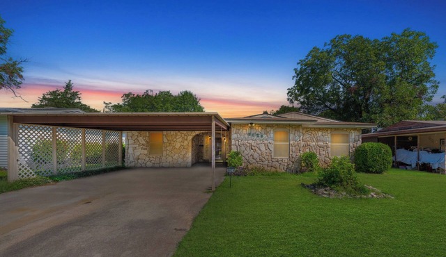 Spacious 4BEDR/2BATH Getaway w/King Beds + TVs