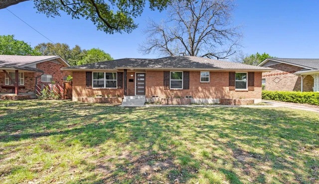 Spacious 4Bedroom Home in Quiet Neighborhood, Near Bishop Arts & AT&T Stadium