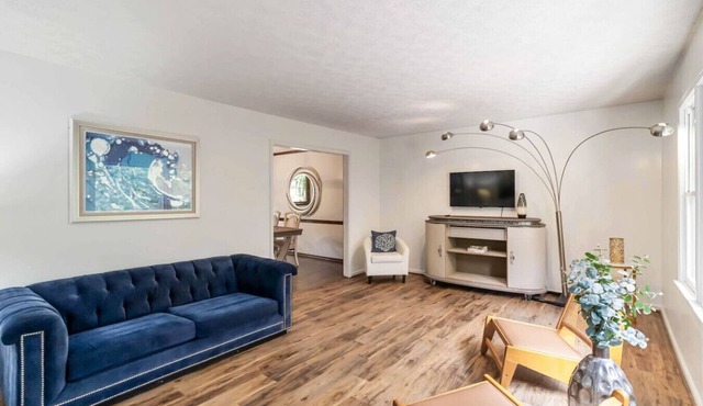 Spacious 4bedroom Homenwith private Acre lot