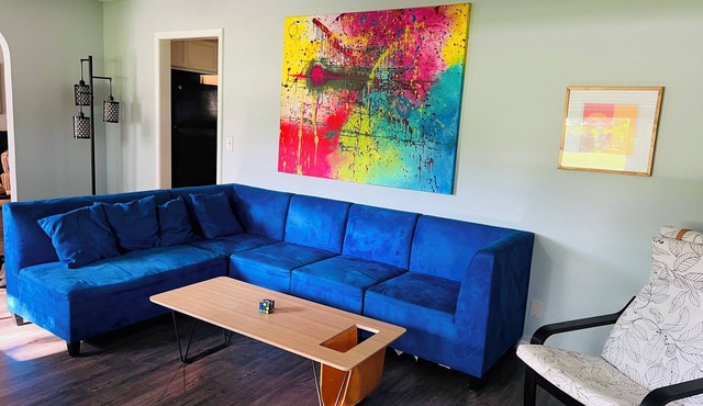 Spacious 4bedroom in charming downtown Bastrop for gathering w family & friends