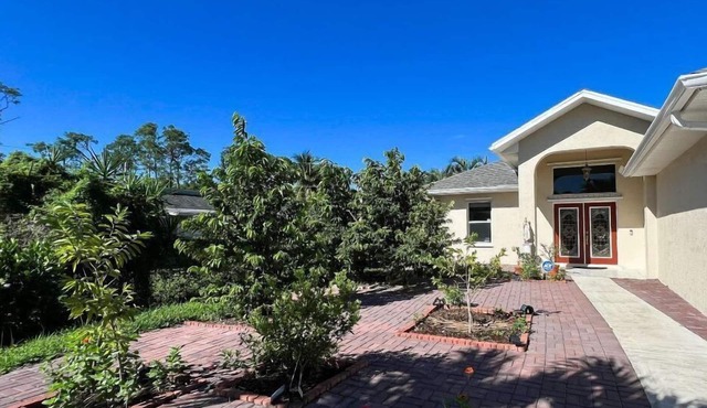 spacious 4Bedrooms,3Bathrooms Home, in the center of everything in Naples Fl.