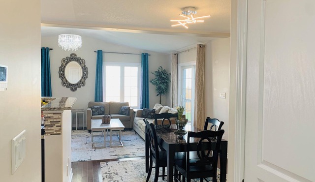 Spacious 4BR+2.5 bathrooms+Fenced Yard, WiFi. Enjoy a peaceful getaway